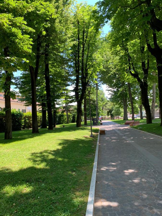 Appartamento Peschiera - Zona Ospedale Pederzoli Peschiera del Garda Exterior foto